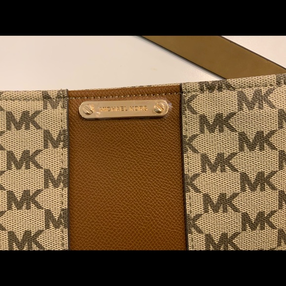MICHAEL KORS FANNY PACK - Picture 2 of 4